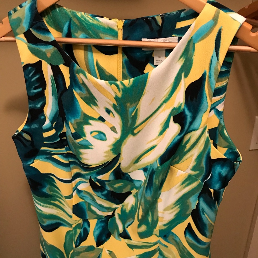 Stretch poly dress in tropical leafy print